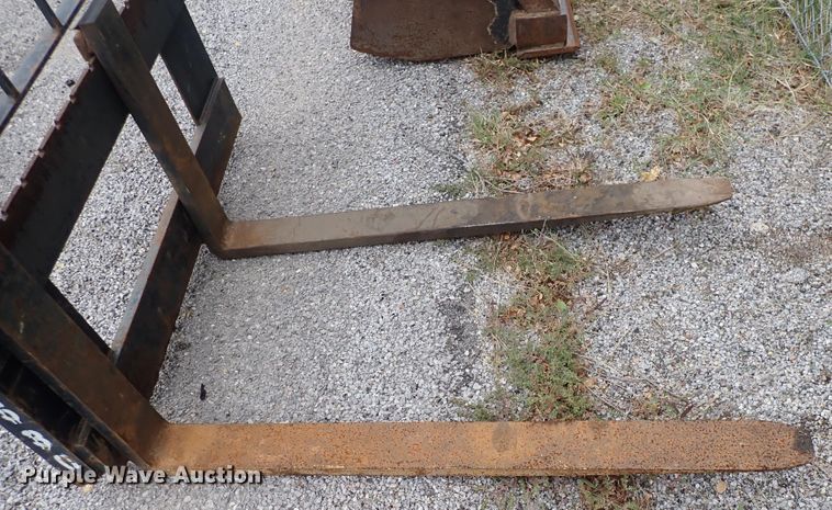 image for item DN2204 1999 New Holland LX885  skid steer loader