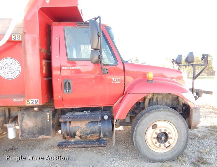image for item DN5273 2007 International 7400 SFA  dump truck