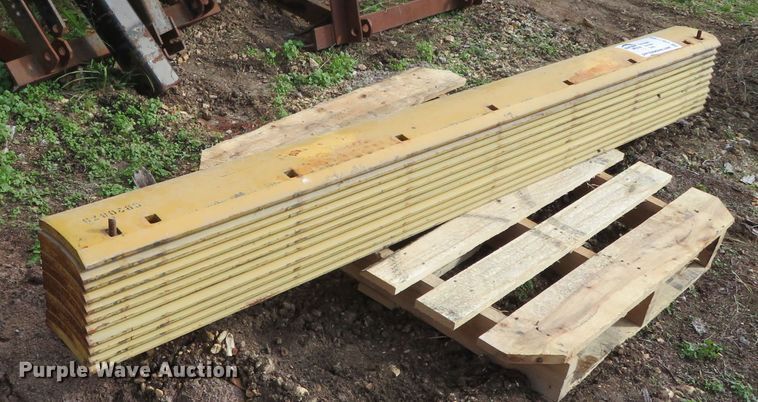 image for item DN7799 (11) Caterpillar cutting edges