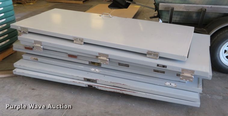 image for item DN7807 Approximately 14 doors