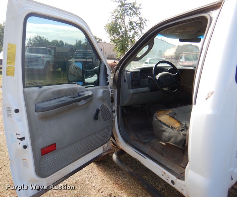 image for item EX9674 2003 Ford F450 Super Duty  truck cab and chassis