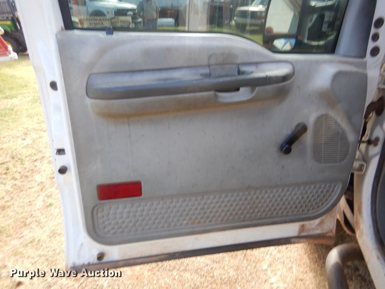 image for item EX9674 2003 Ford F450 Super Duty  truck cab and chassis