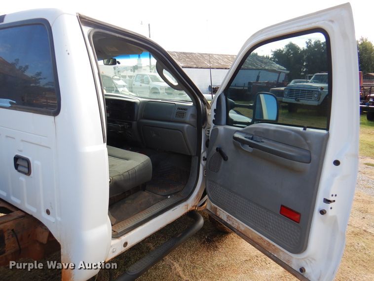 image for item EX9674 2003 Ford F450 Super Duty  truck cab and chassis