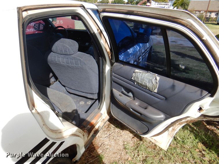image for item EX9678 2000 Ford Crown Victoria Police Interceptor