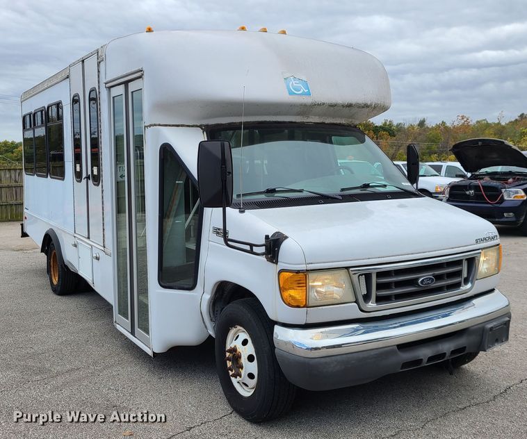 image for item EZ9202 2005 Ford Econoline E450  shuttle bus