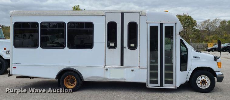 image for item EZ9202 2005 Ford Econoline E450  shuttle bus