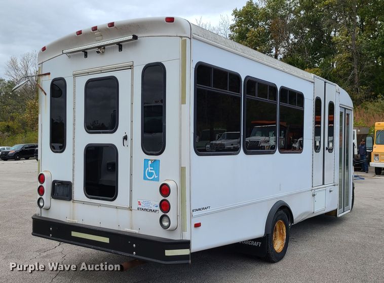 image for item EZ9202 2005 Ford Econoline E450  shuttle bus