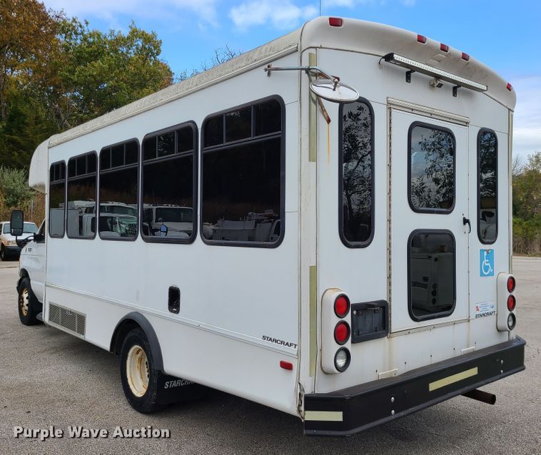 image for item EZ9202 2005 Ford Econoline E450  shuttle bus