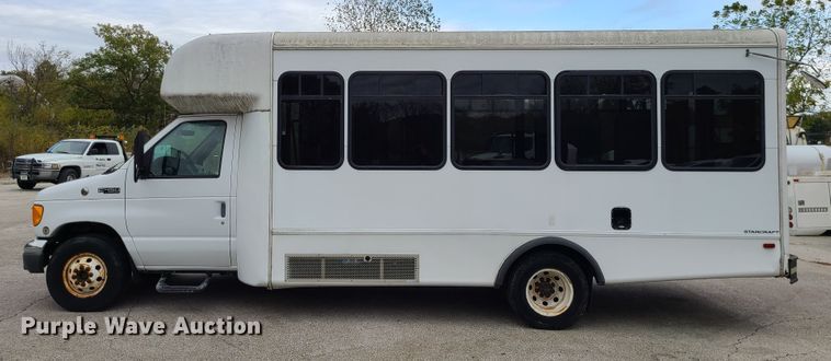 image for item EZ9202 2005 Ford Econoline E450  shuttle bus
