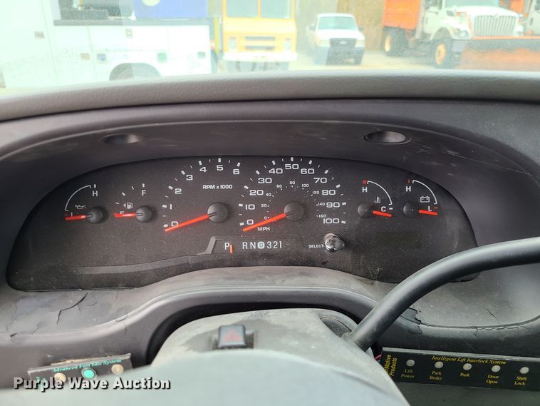 image for item EZ9202 2005 Ford Econoline E450  shuttle bus