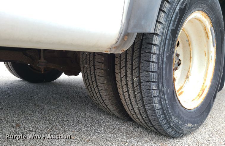 image for item EZ9202 2005 Ford Econoline E450  shuttle bus