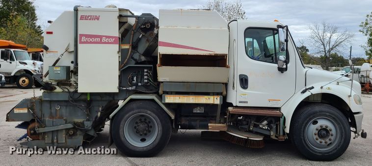 image for item EZ9207 2007 Freightliner M2 106  street sweeper truck