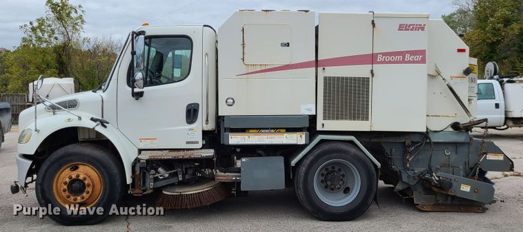 image for item EZ9207 2007 Freightliner M2 106  street sweeper truck