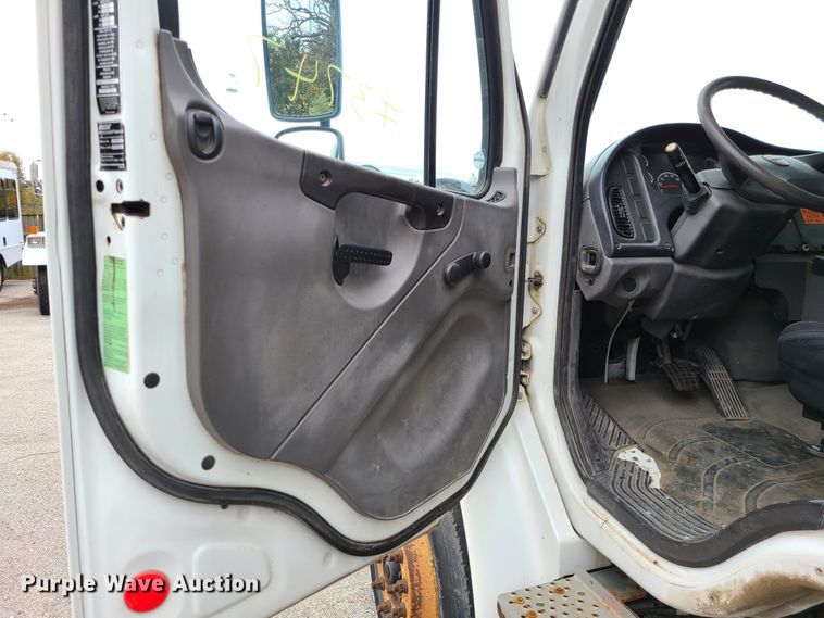 image for item EZ9207 2007 Freightliner M2 106  street sweeper truck