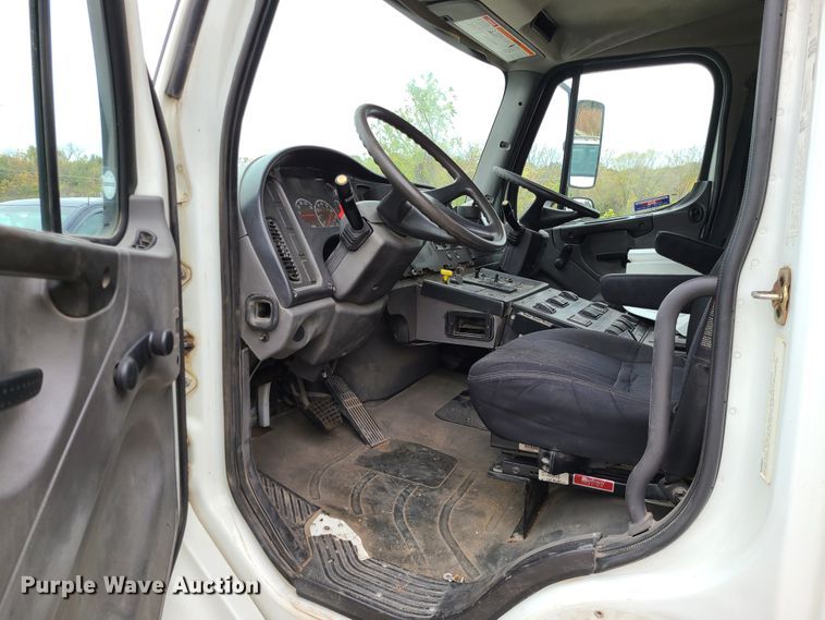 image for item EZ9207 2007 Freightliner M2 106  street sweeper truck