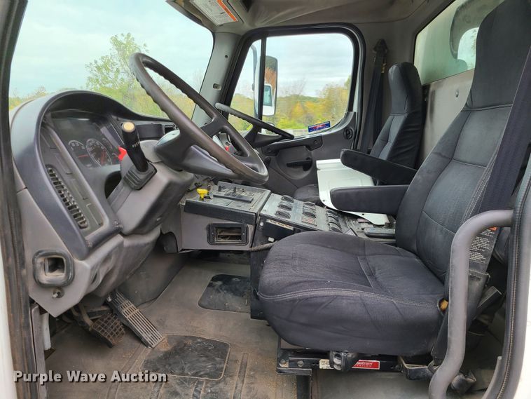 image for item EZ9207 2007 Freightliner M2 106  street sweeper truck