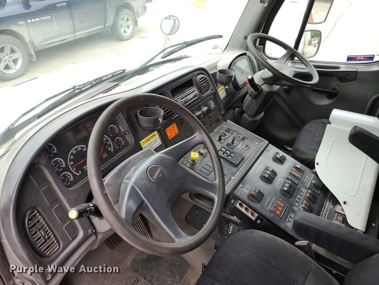 image for item EZ9207 2007 Freightliner M2 106  street sweeper truck