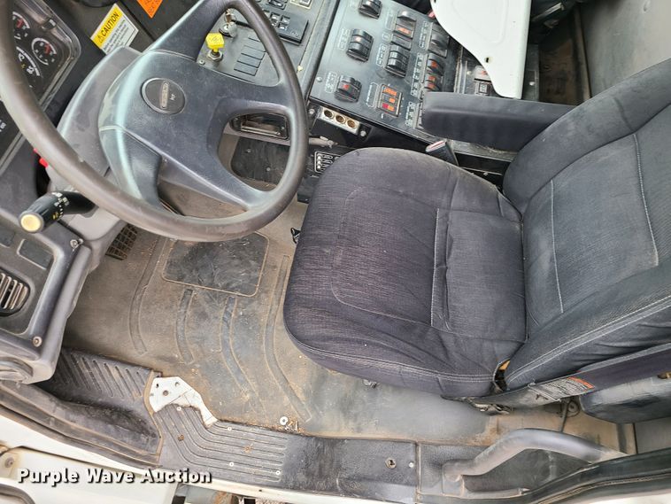 image for item EZ9207 2007 Freightliner M2 106  street sweeper truck