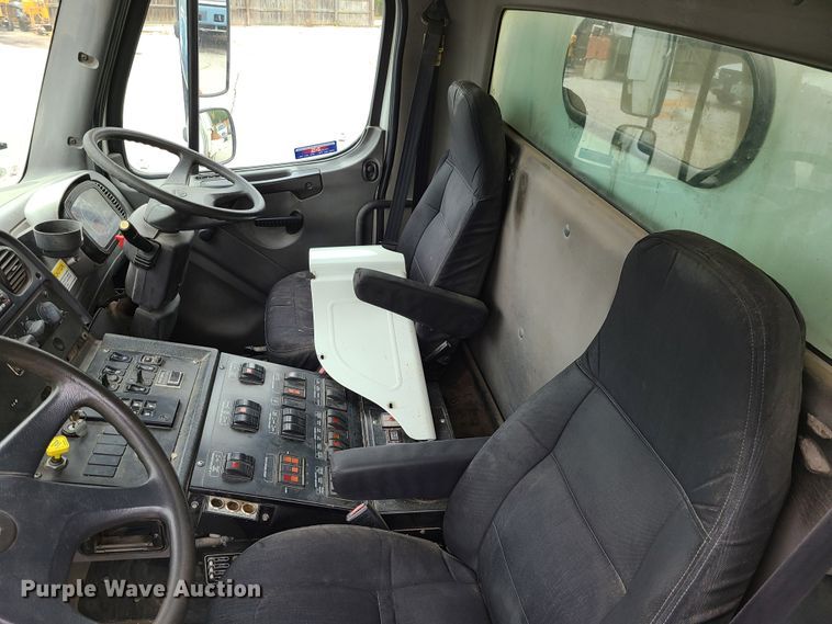 image for item EZ9207 2007 Freightliner M2 106  street sweeper truck