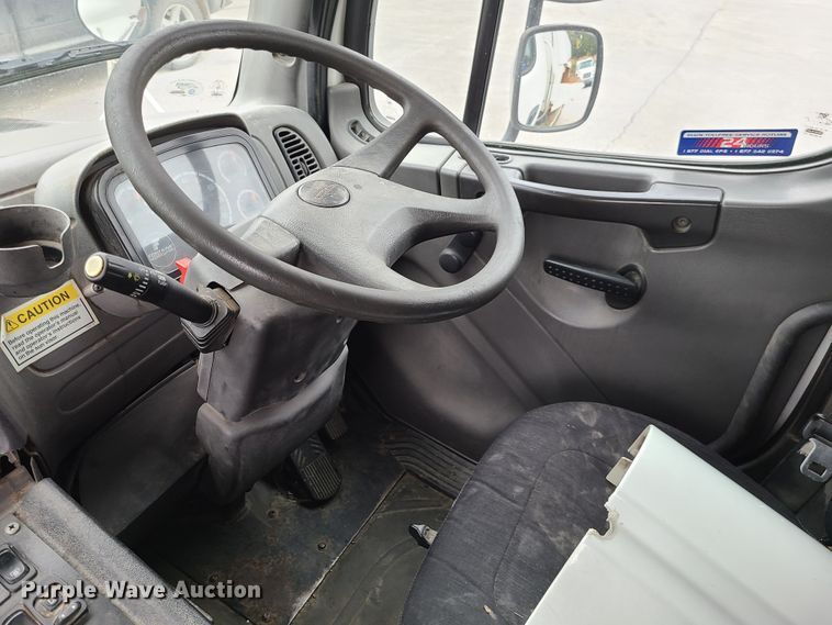 image for item EZ9207 2007 Freightliner M2 106  street sweeper truck