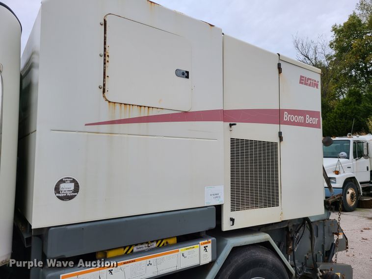 image for item EZ9207 2007 Freightliner M2 106  street sweeper truck