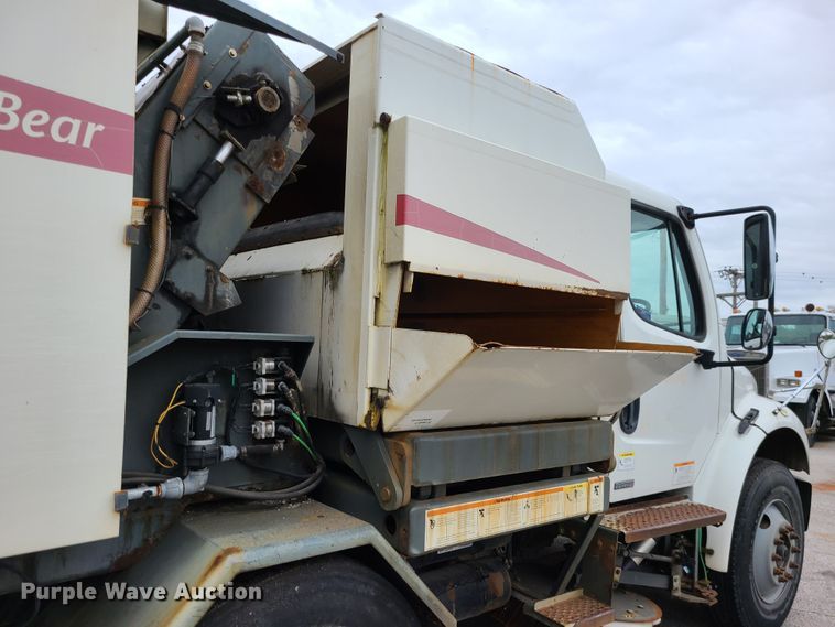 image for item EZ9207 2007 Freightliner M2 106  street sweeper truck