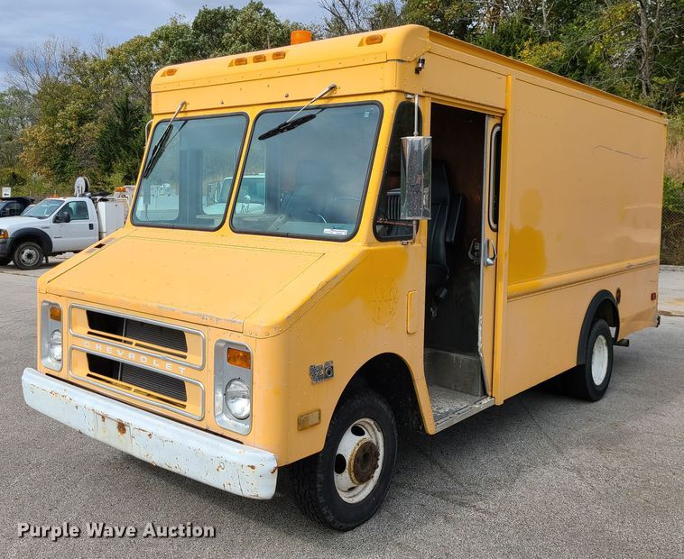 image for item EZ9209 1989 Chevrolet P30  delivery truck