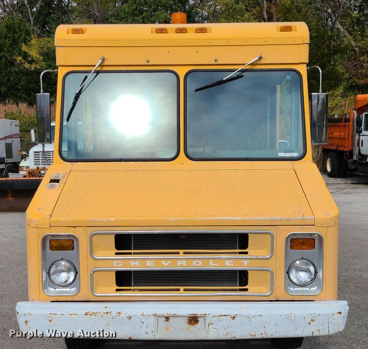 image for item EZ9209 1989 Chevrolet P30  delivery truck