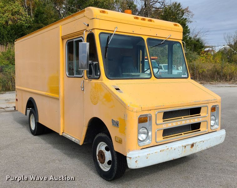 image for item EZ9209 1989 Chevrolet P30  delivery truck