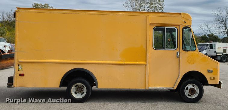 image for item EZ9209 1989 Chevrolet P30  delivery truck