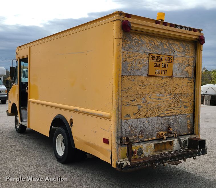 image for item EZ9209 1989 Chevrolet P30  delivery truck