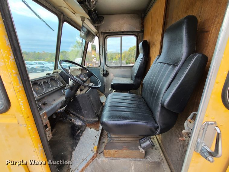 image for item EZ9209 1989 Chevrolet P30  delivery truck