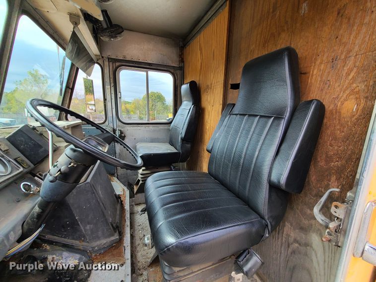 image for item EZ9209 1989 Chevrolet P30  delivery truck