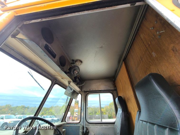 image for item EZ9209 1989 Chevrolet P30  delivery truck