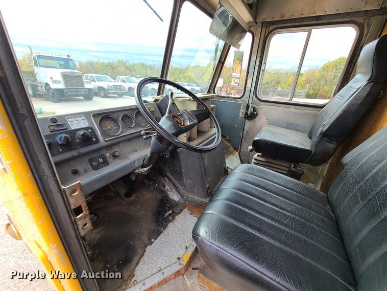 image for item EZ9209 1989 Chevrolet P30  delivery truck