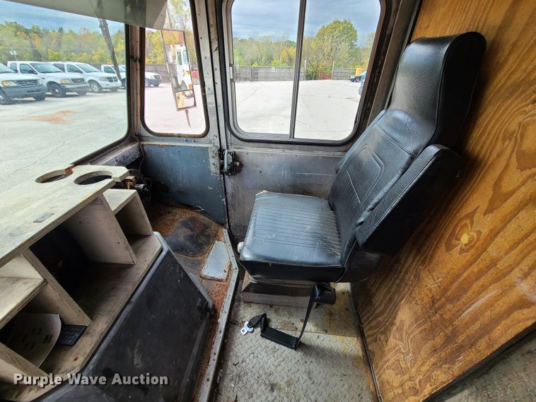 image for item EZ9209 1989 Chevrolet P30  delivery truck