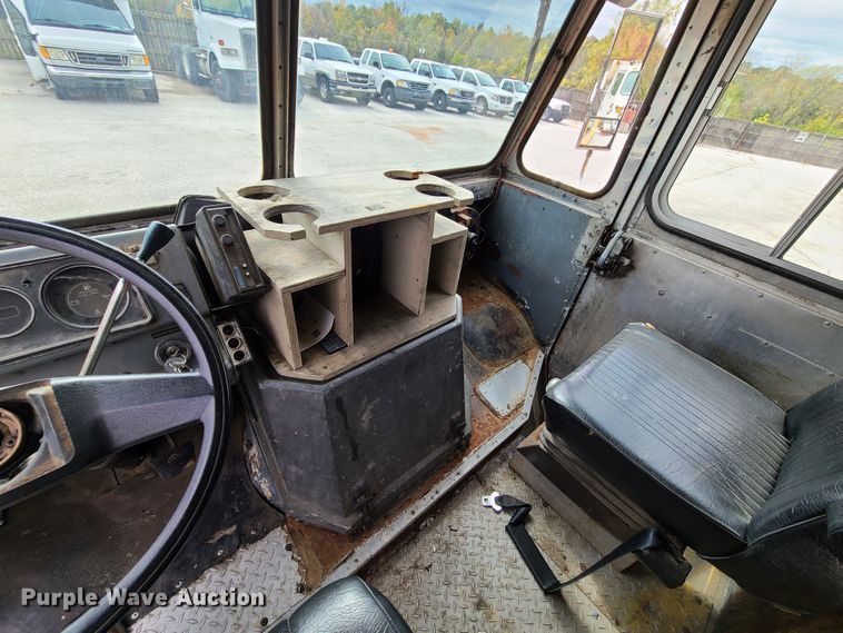 image for item EZ9209 1989 Chevrolet P30  delivery truck