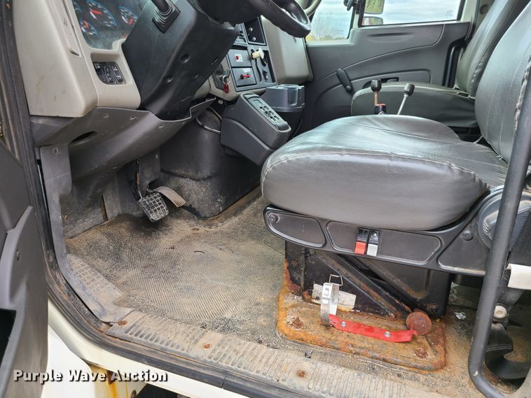 image for item EZ9211 2008 International WorkStar 7400  dump truck