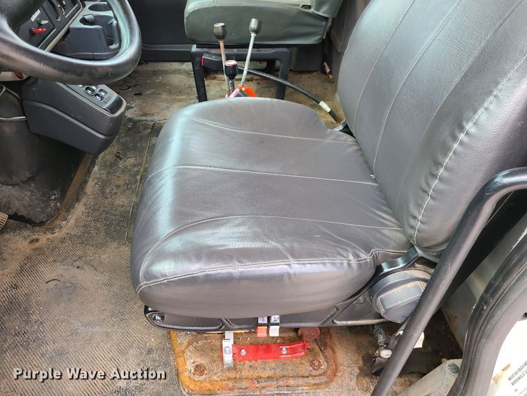 image for item EZ9211 2008 International WorkStar 7400  dump truck