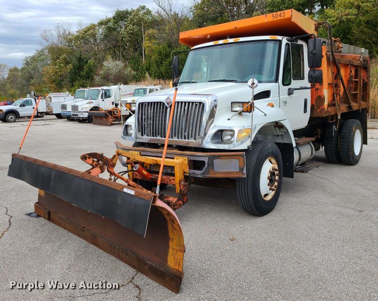image for item EZ9212 2006 International 7300  dump truck