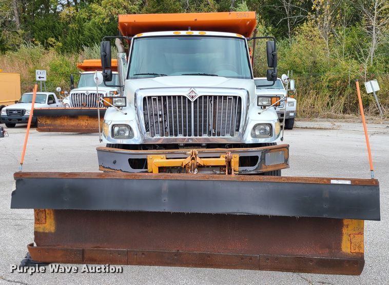 image for item EZ9212 2006 International 7300  dump truck