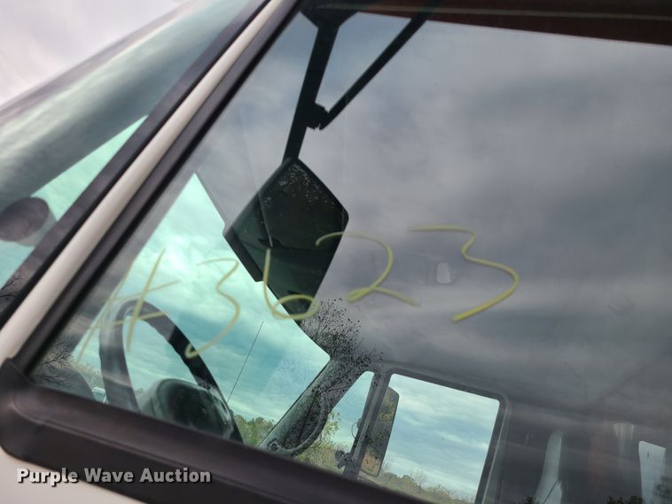 image for item EZ9212 2006 International 7300  dump truck