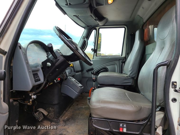 image for item EZ9212 2006 International 7300  dump truck