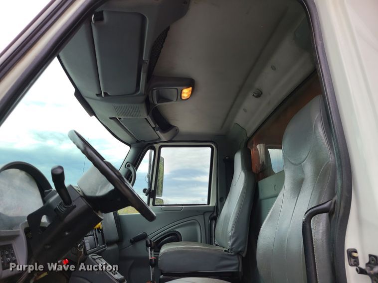 image for item EZ9212 2006 International 7300  dump truck