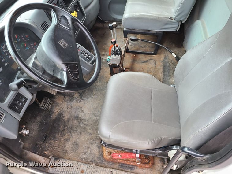 image for item EZ9212 2006 International 7300  dump truck