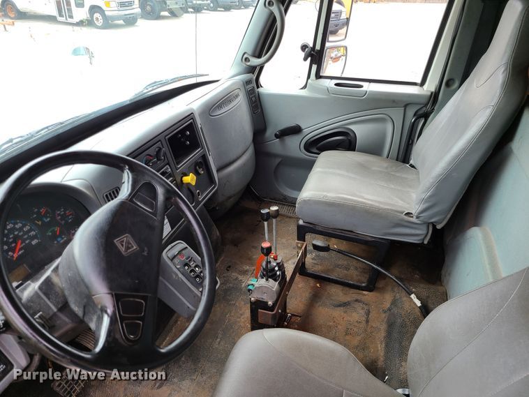 image for item EZ9212 2006 International 7300  dump truck