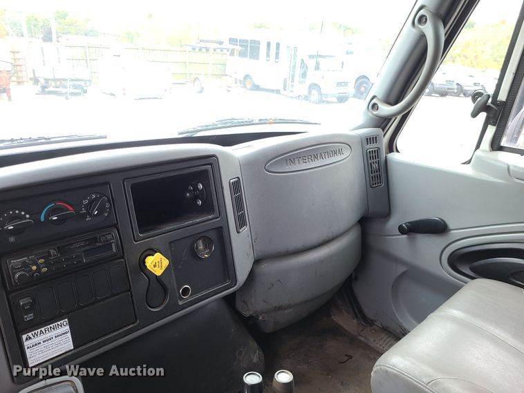 image for item EZ9212 2006 International 7300  dump truck