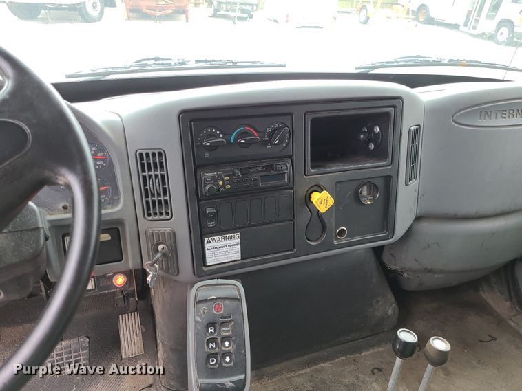 image for item EZ9212 2006 International 7300  dump truck