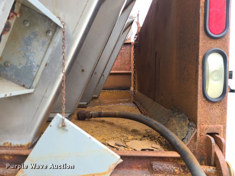 image for item EZ9212 2006 International 7300  dump truck