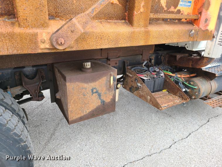 image for item EZ9212 2006 International 7300  dump truck